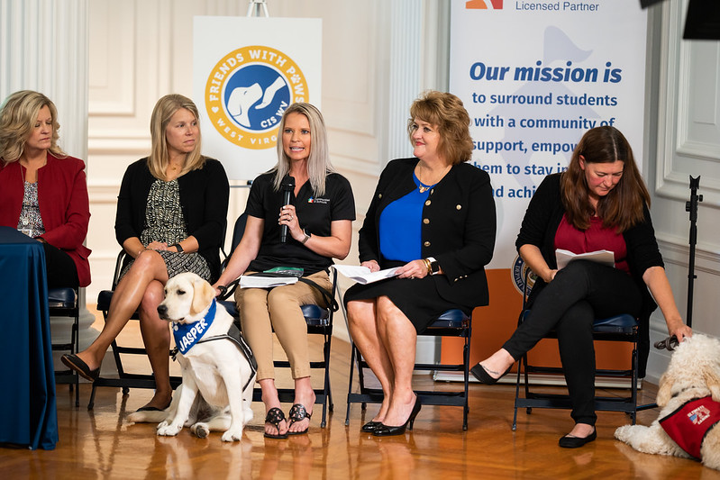 Michele Blatt, Tracy Komoroski, therapy dog Jasper, Sarah Linger, Dr. Sara Lewis-Stankus, Krista Sappey, and therapy dog Foster