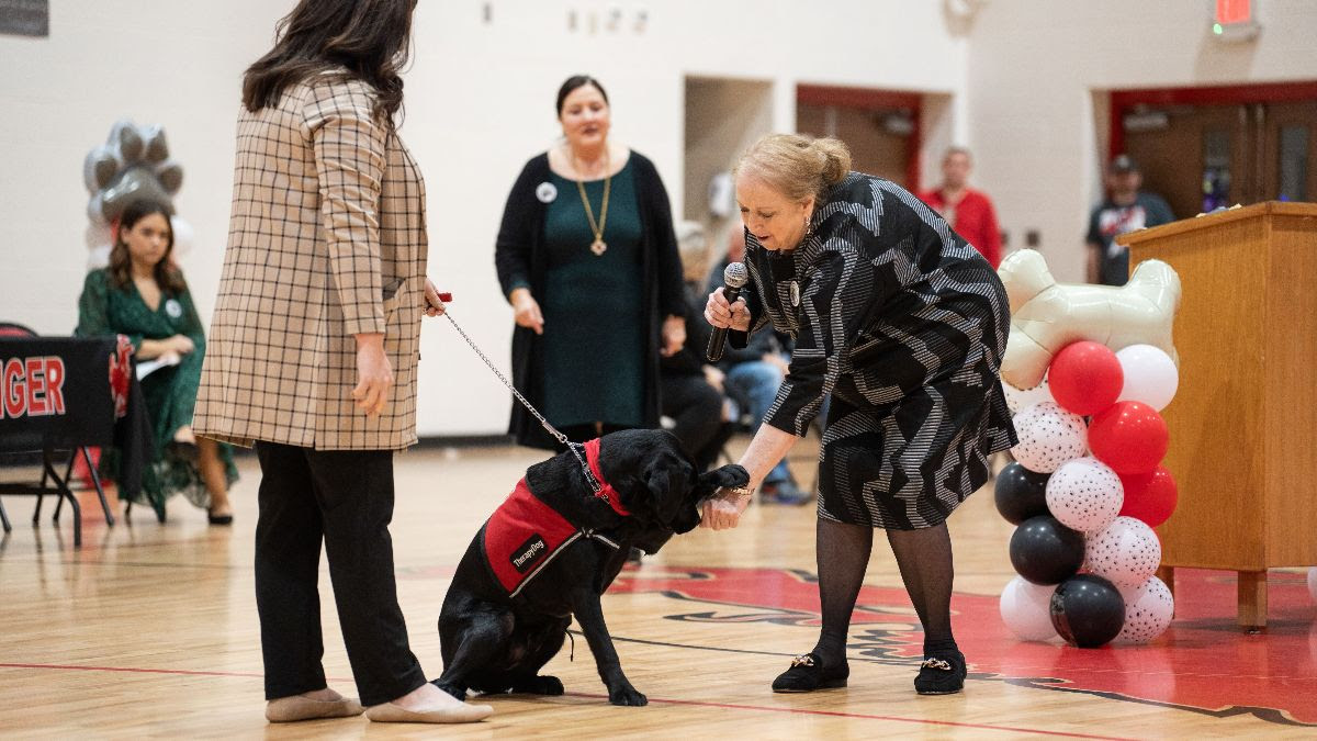 First Lady Justice performing training command with Kylo